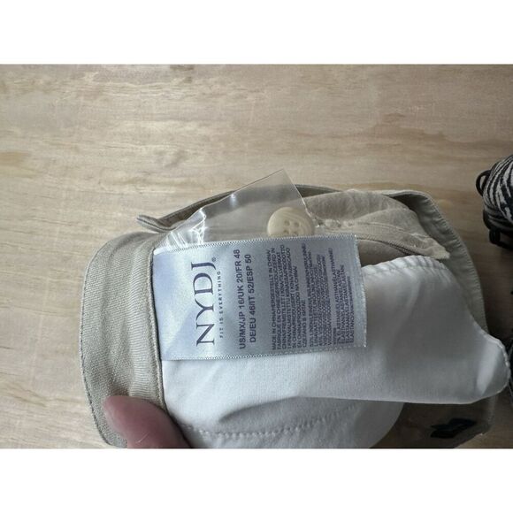 NYDJ Linen Blend Shorts 16 Womens Relaxed Short Feather Tan NWTs - Picture 3 of 6